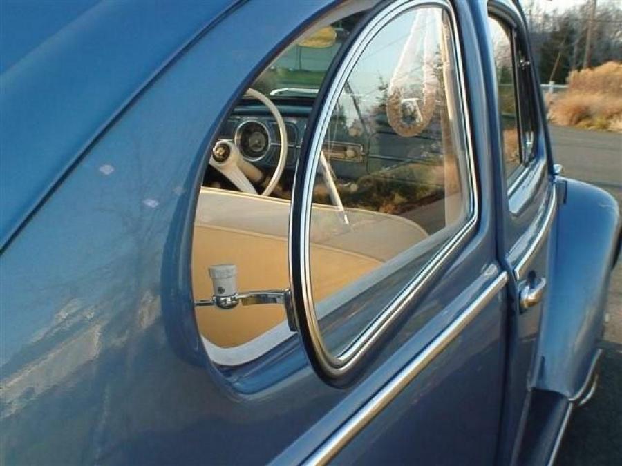  Volkswagen Beetle Deluxe Sunroof Sedan 1958 года  (фото 4 из 10)